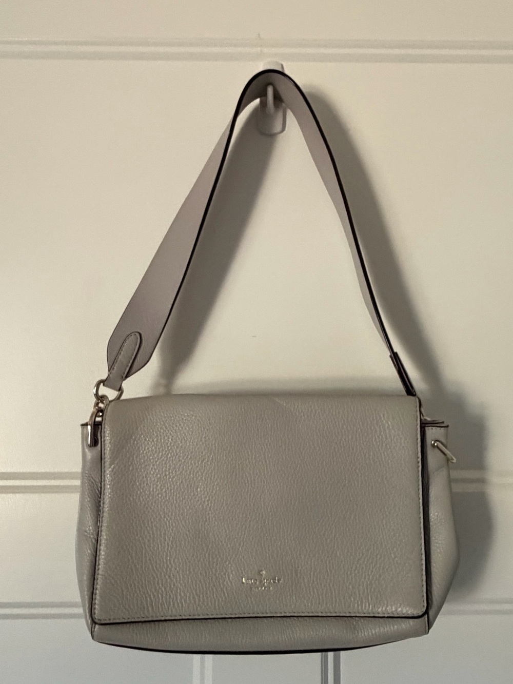 Kate Spade Classic Pebbled Leather Shoulder Bag in Light Gray